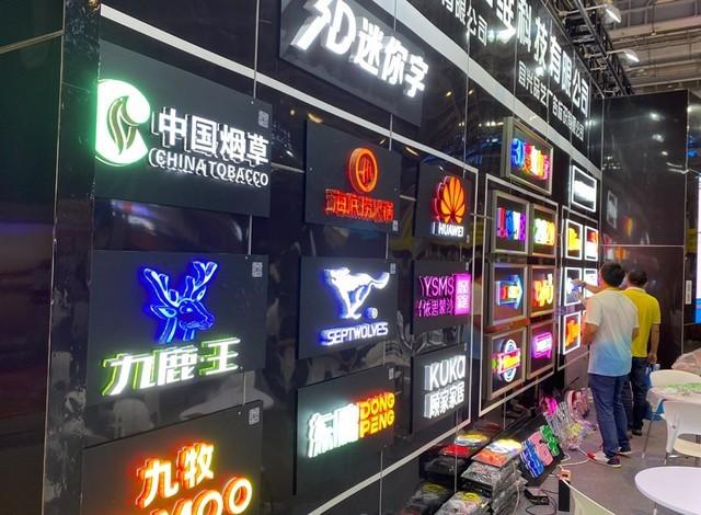 上海国际广告展直击 闪铸科技AD1现场打印震撼全场，数字广告制造迎来新变量